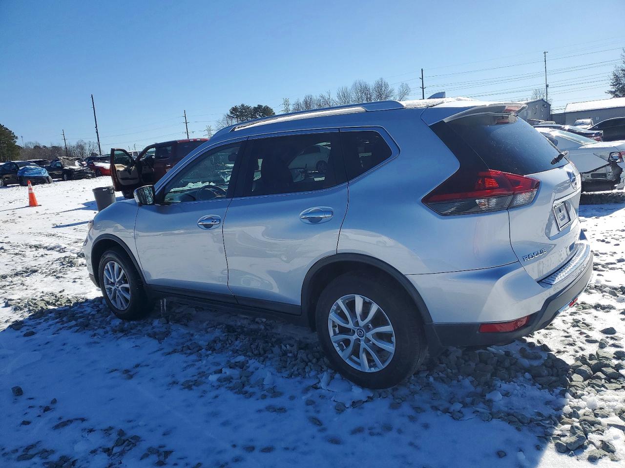 2018 NISSAN ROGUE S photo 2