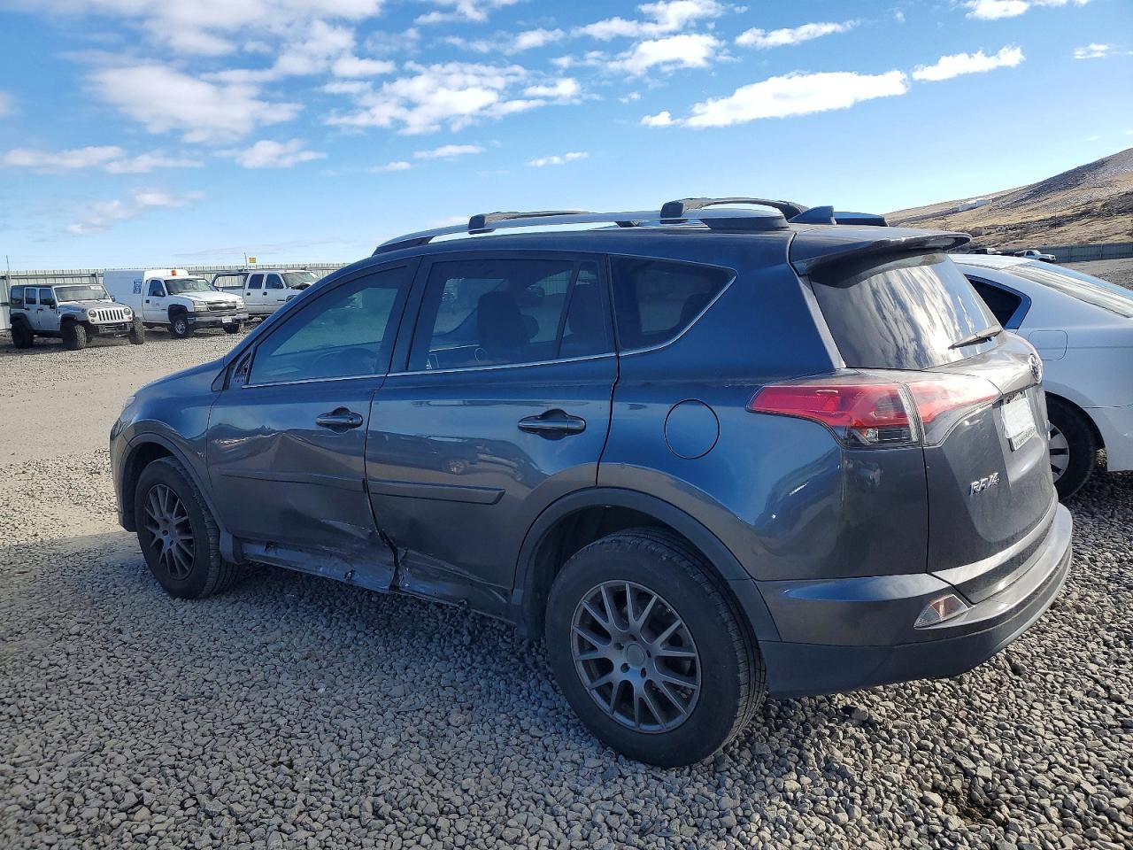 2016 TOYOTA RAV4 LE photo 3