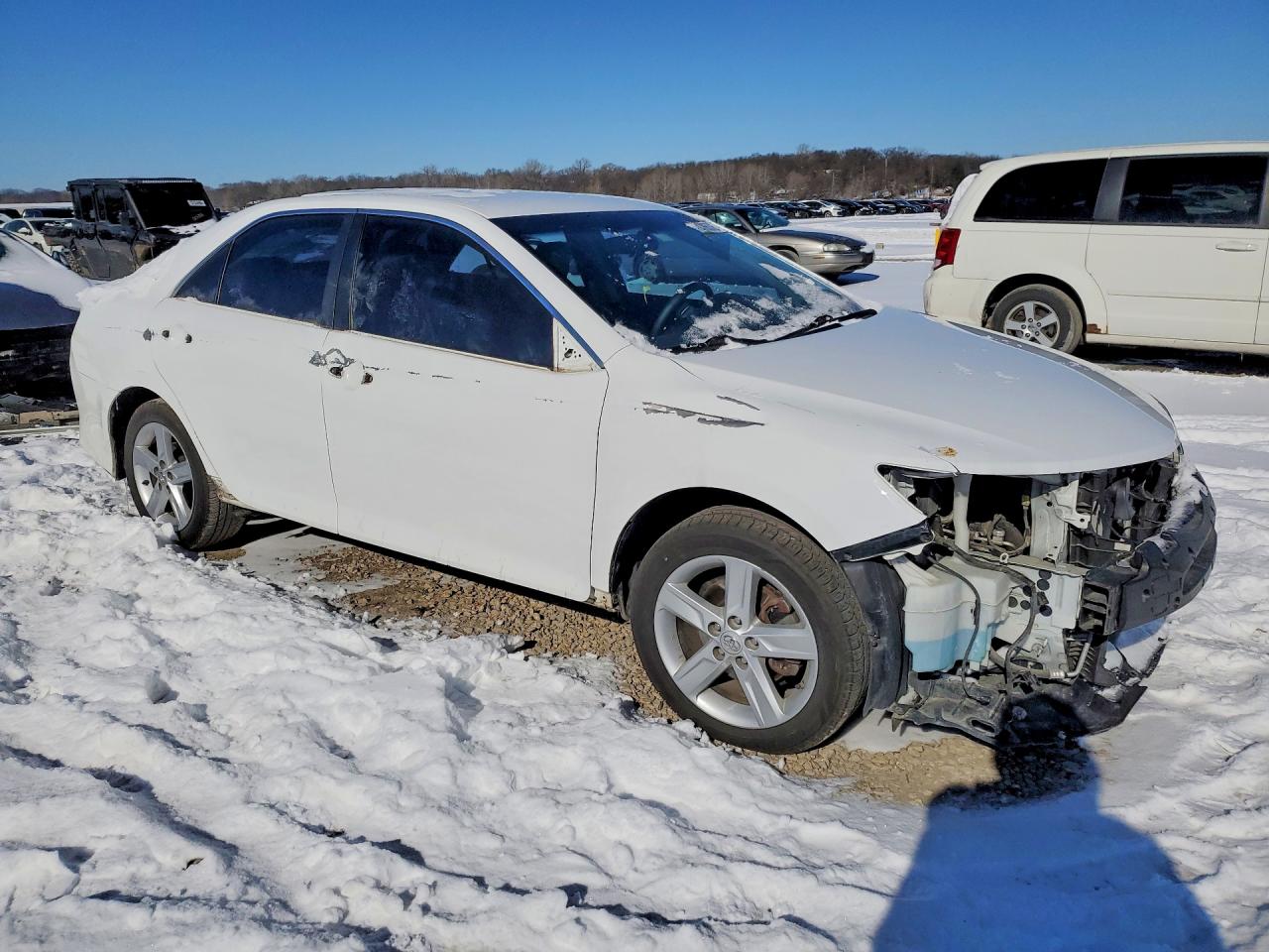 2014 TOYOTA CAMRY SE photo 4