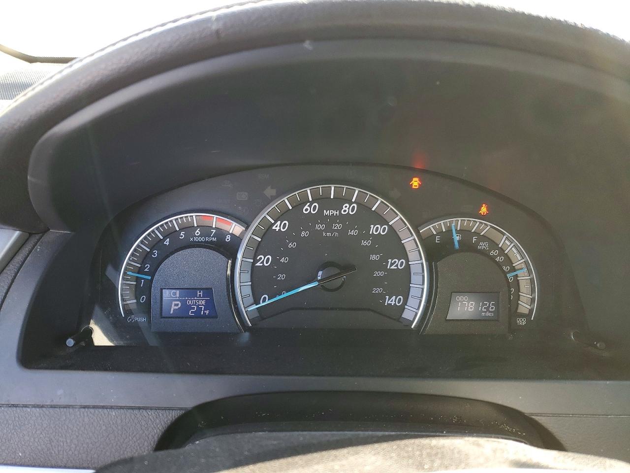 2014 TOYOTA CAMRY SE photo 9