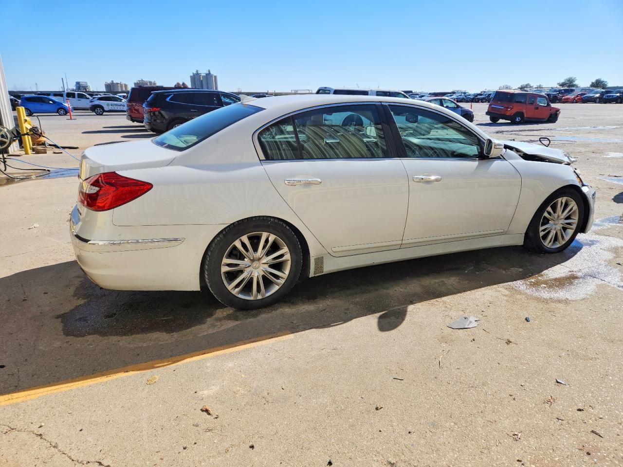 2013 HYUNDAI GENESIS 3.8L photo 3
