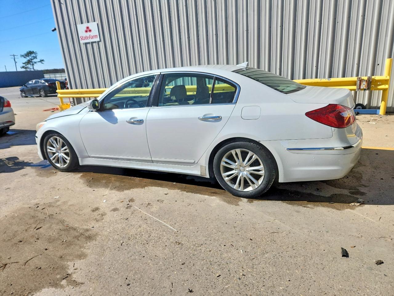 2013 HYUNDAI GENESIS 3.8L photo 2