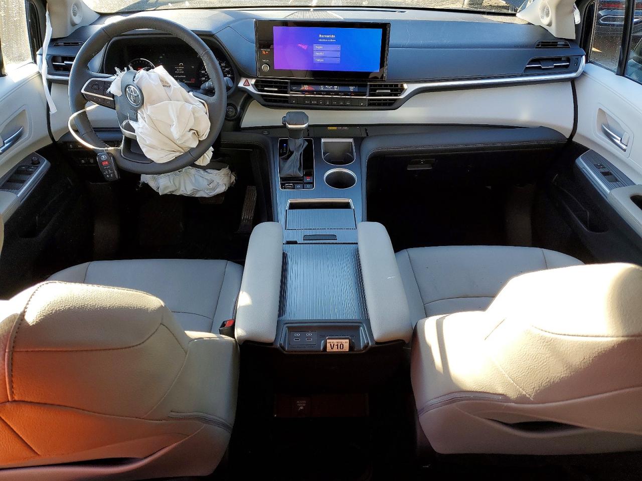 2025 TOYOTA SIENNA AWD HYBRID XLE photo 8