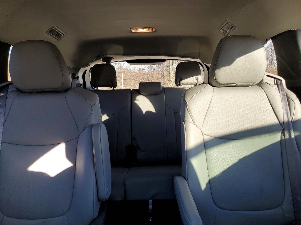 2025 TOYOTA SIENNA AWD HYBRID XLE photo 10