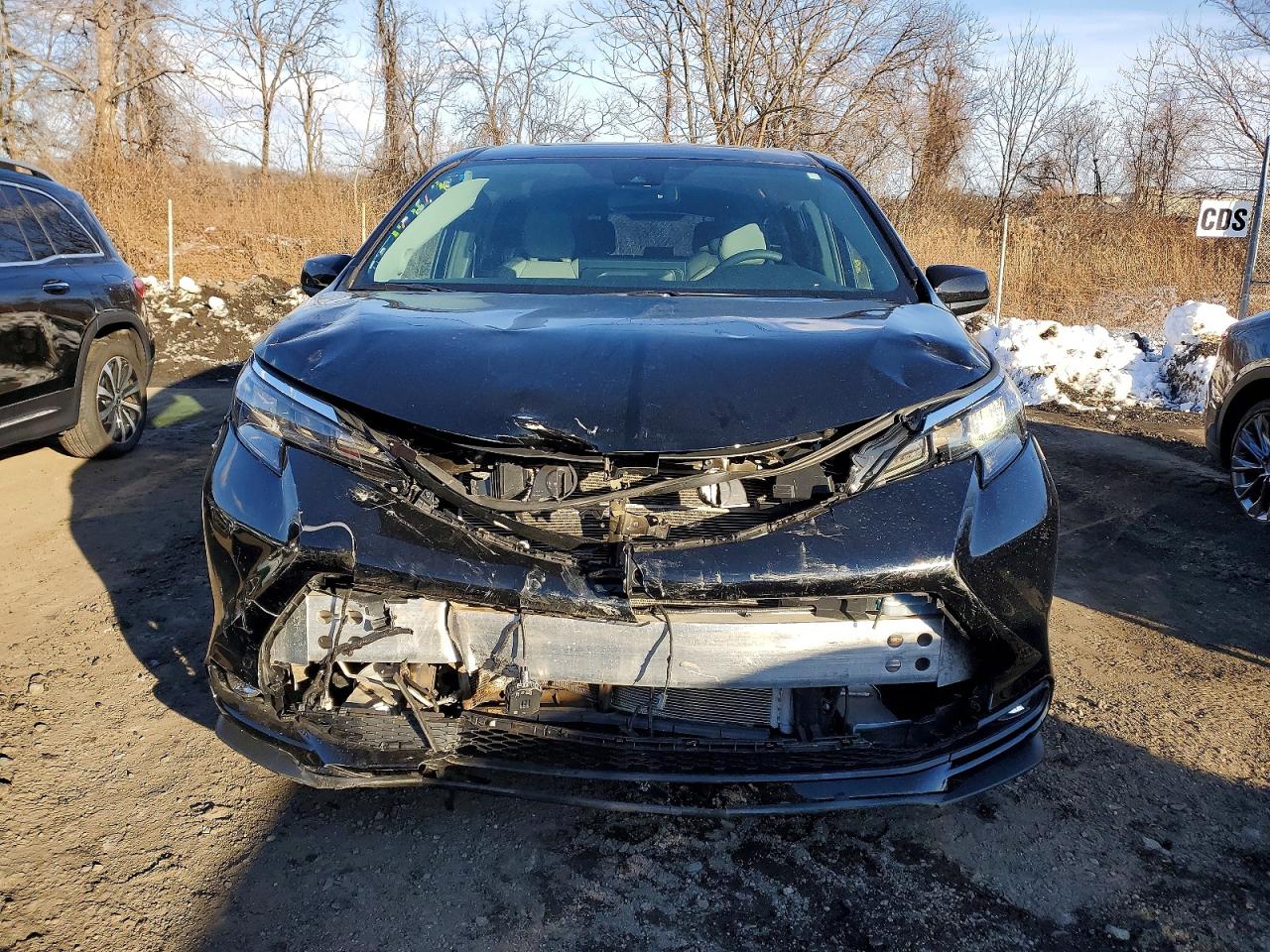 2025 TOYOTA SIENNA AWD HYBRID XLE photo 5