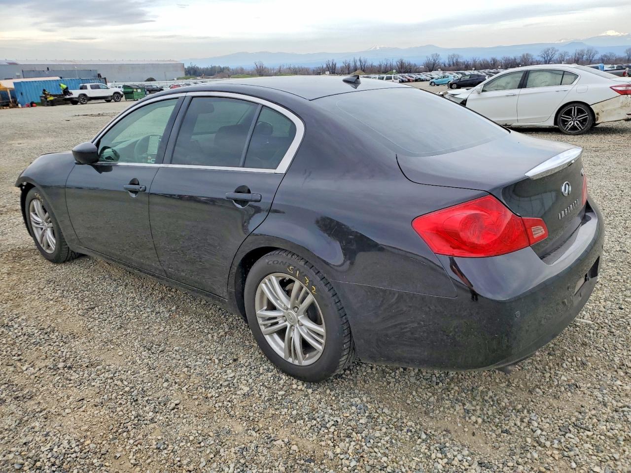 2012 INFINITI G37 BASE photo 2