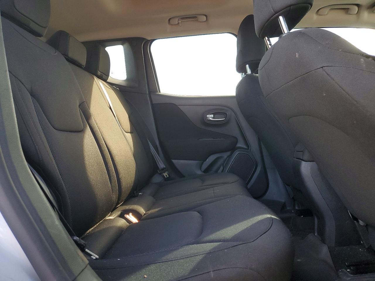 2020 JEEP RENEGADE SPORT photo 21