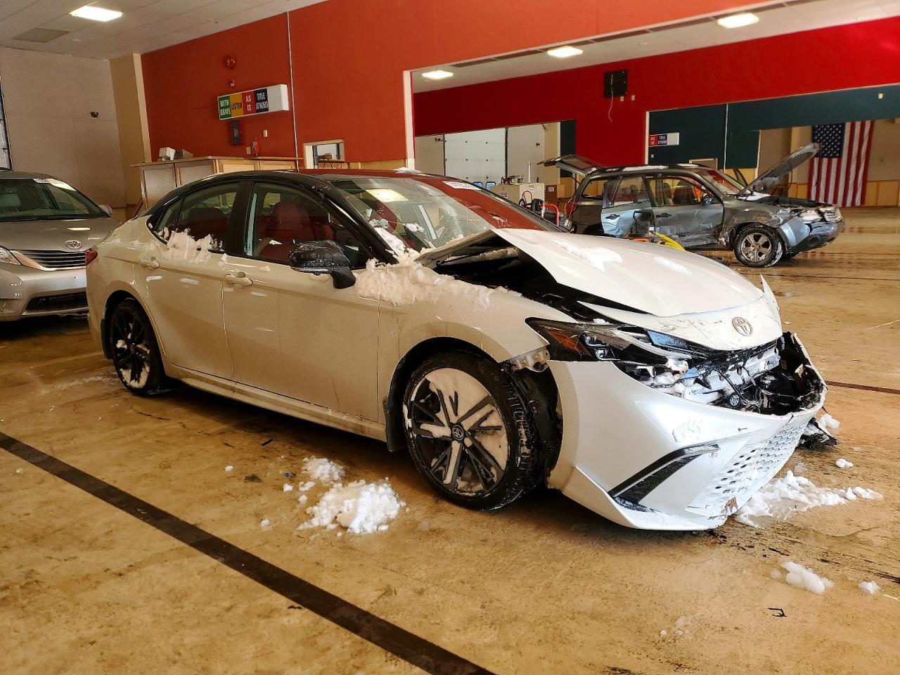 2025 TOYOTA CAMRY XSE photo 4