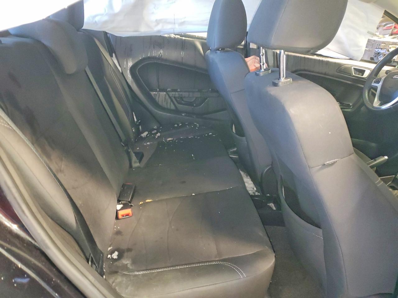 2015 FORD FIESTA SE photo 19