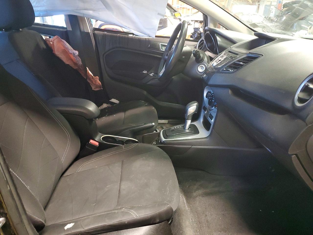 2015 FORD FIESTA SE photo 13