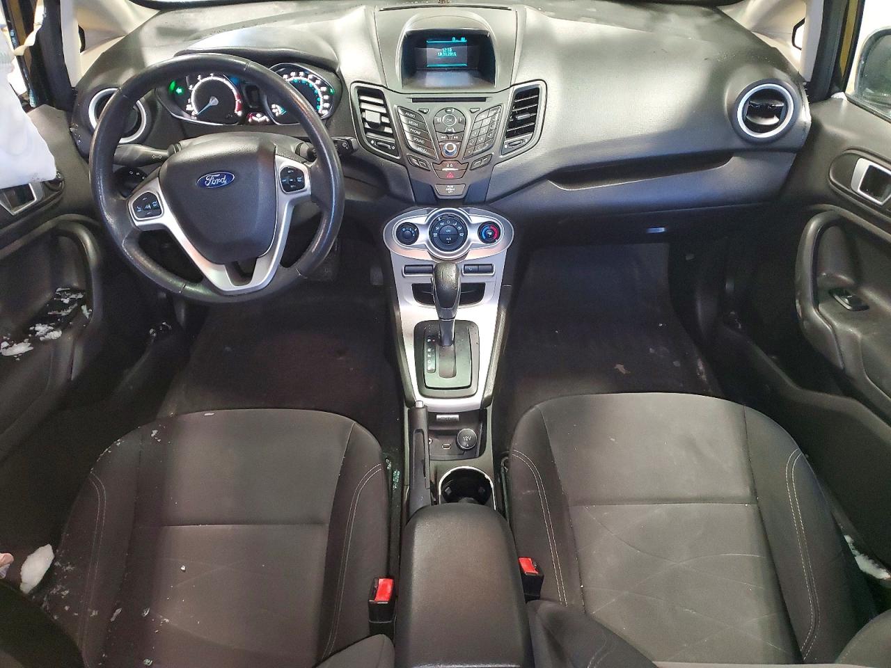 2015 FORD FIESTA SE photo 15
