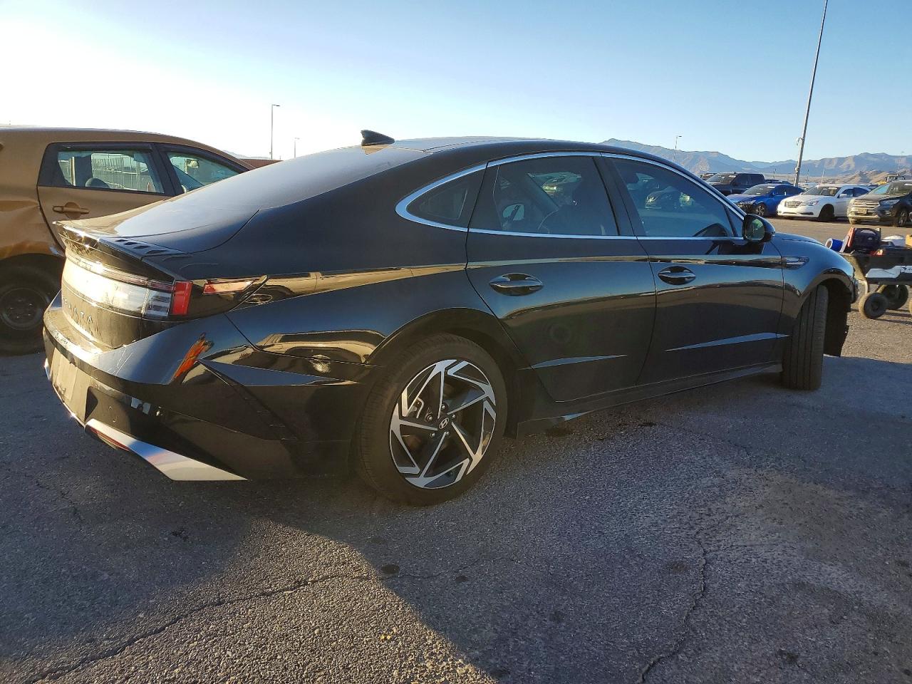 2024 HYUNDAI SONATA SEL photo 3