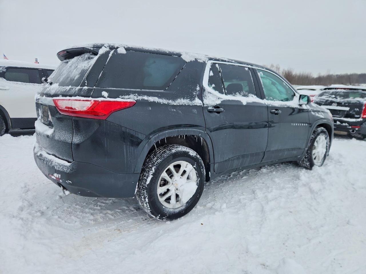 2020 CHEVROLET TRAVERSE LS photo 3