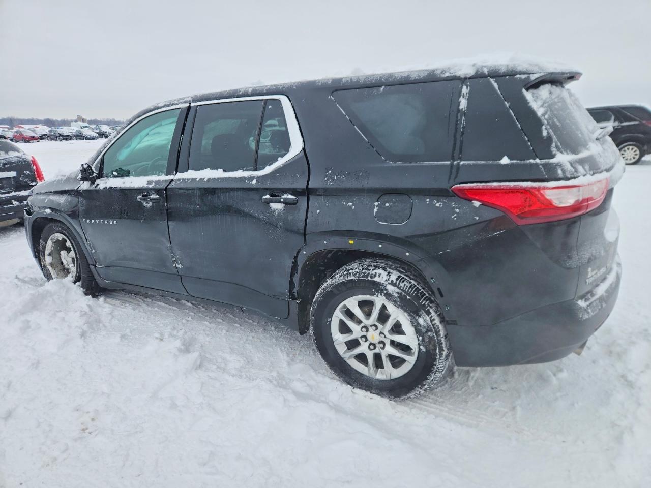 2020 CHEVROLET TRAVERSE LS photo 2