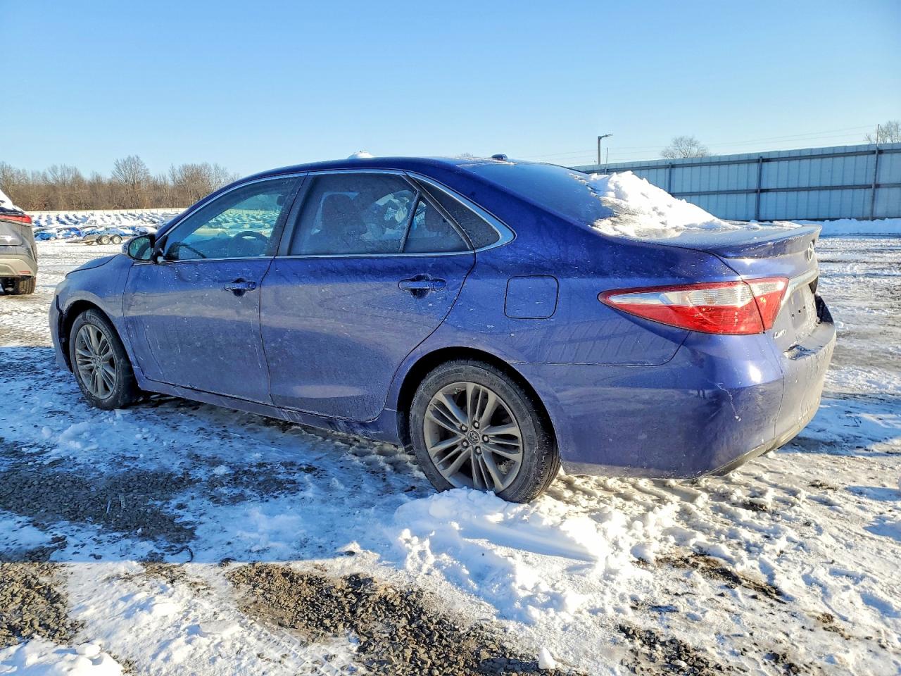 2015 TOYOTA CAMRY LE photo 2