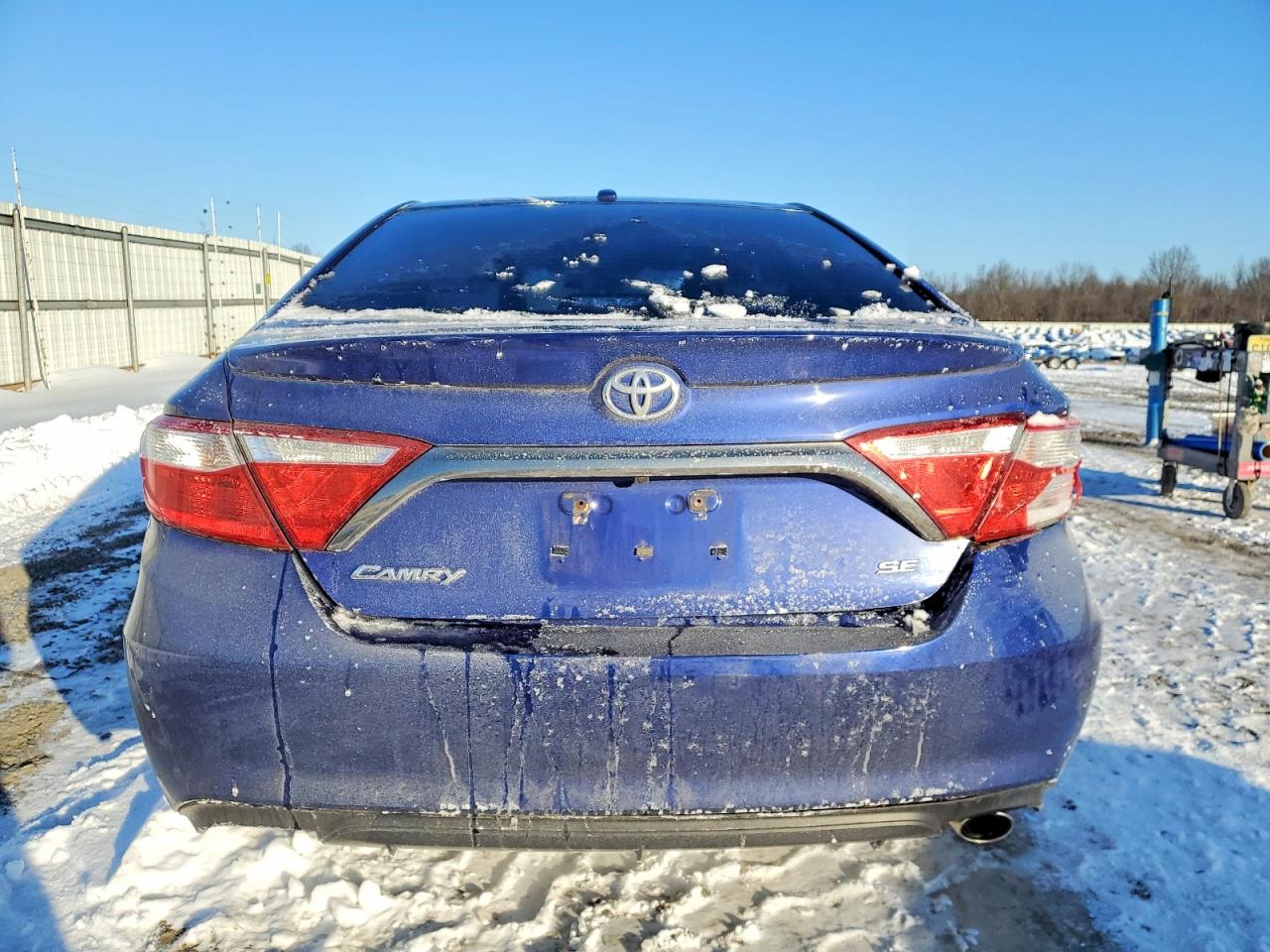 2015 TOYOTA CAMRY LE photo 6