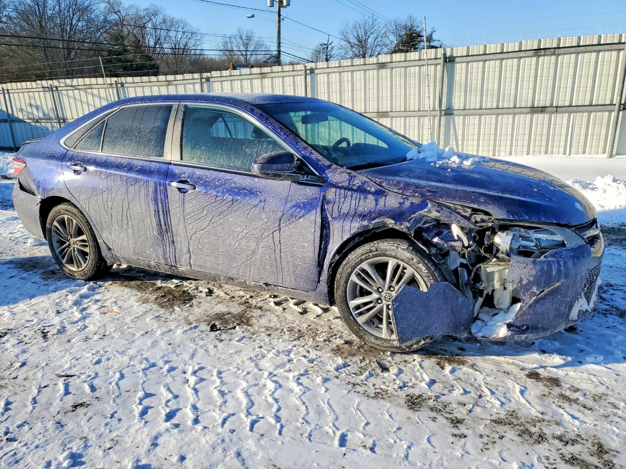 2015 TOYOTA CAMRY LE photo 4
