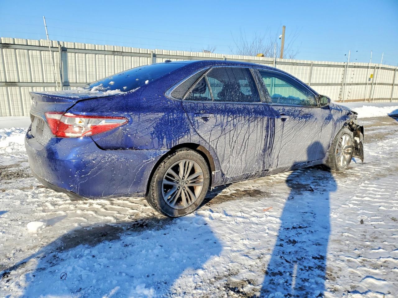 2015 TOYOTA CAMRY LE photo 3