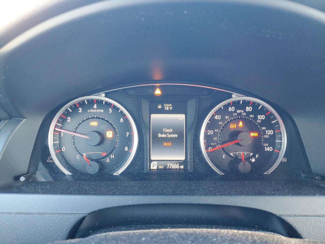 2015 TOYOTA CAMRY LE photo 9