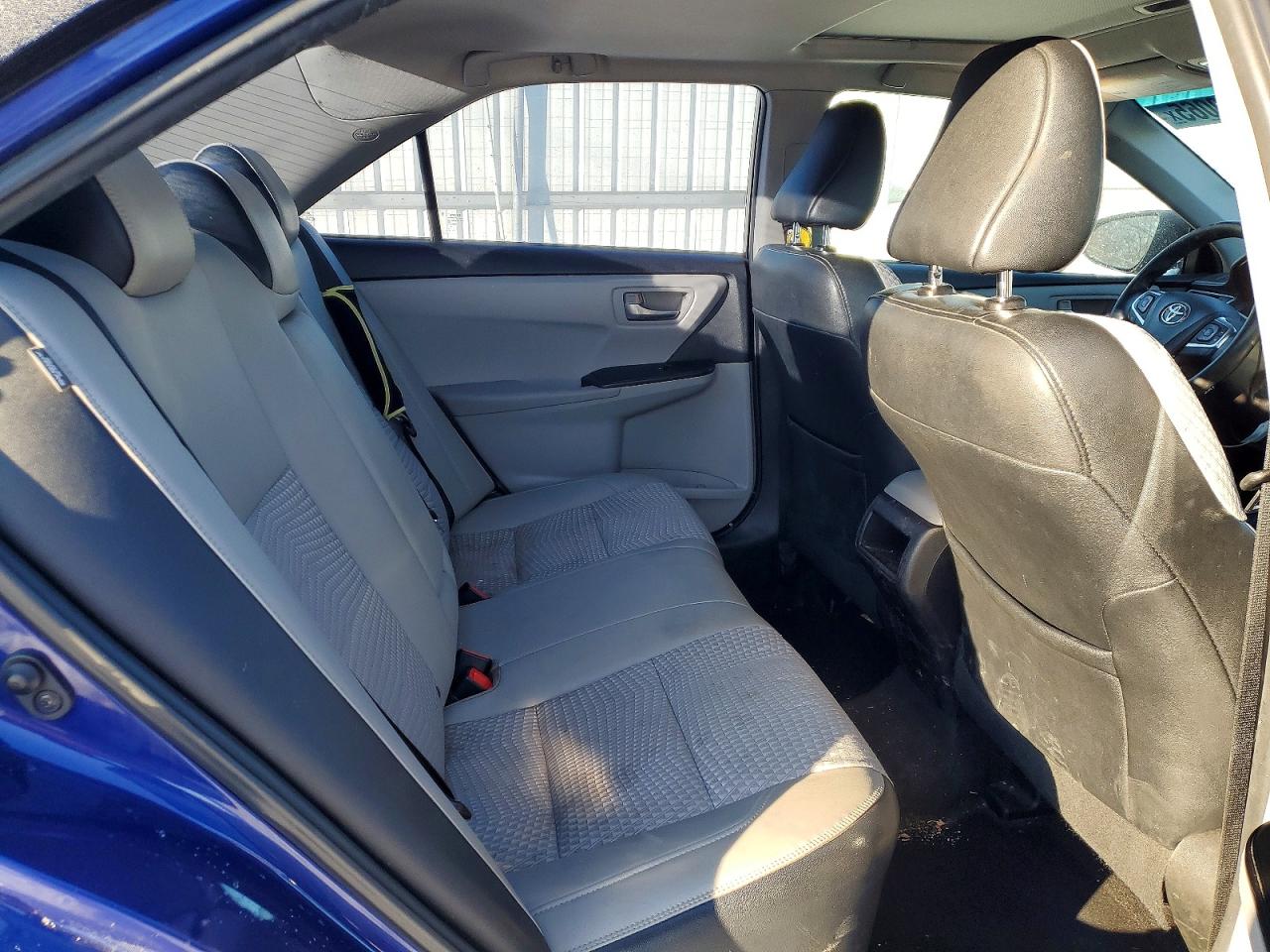 2015 TOYOTA CAMRY LE photo 10