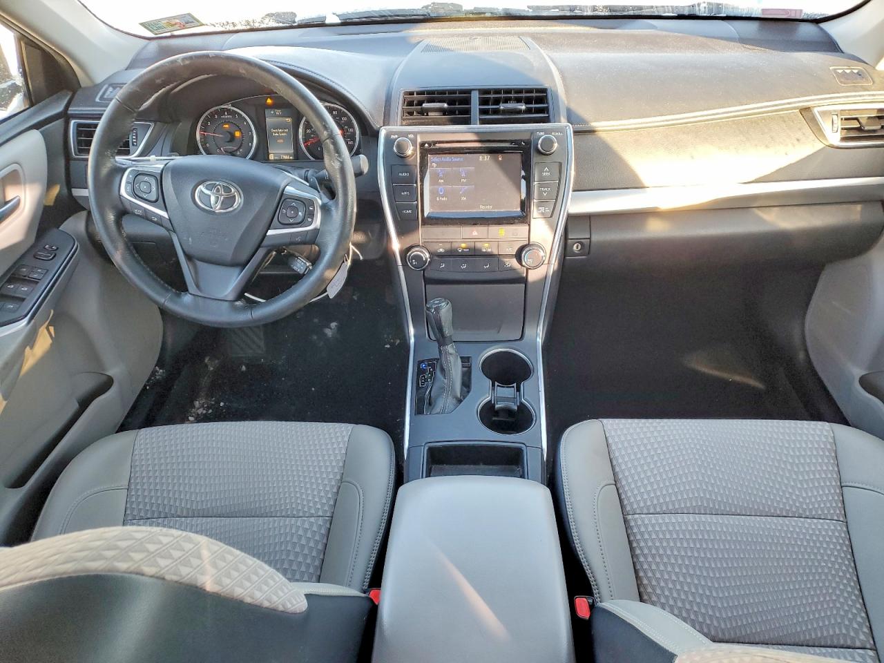 2015 TOYOTA CAMRY LE photo 8