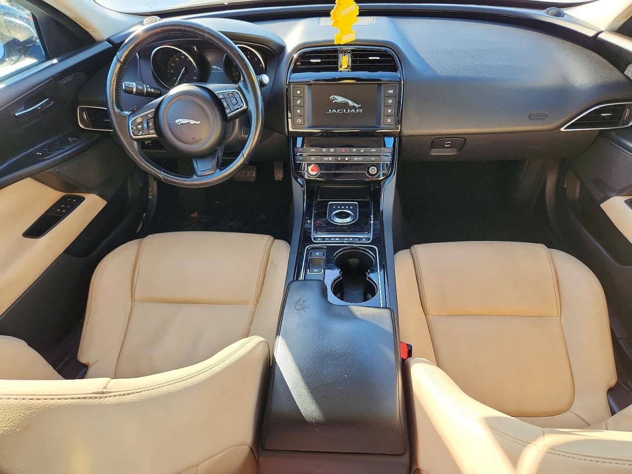 2017 JAGUAR XE PREMIUM photo 8