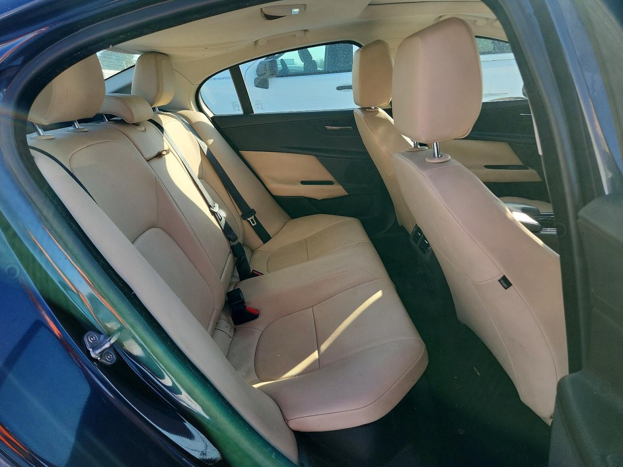 2017 JAGUAR XE PREMIUM photo 10
