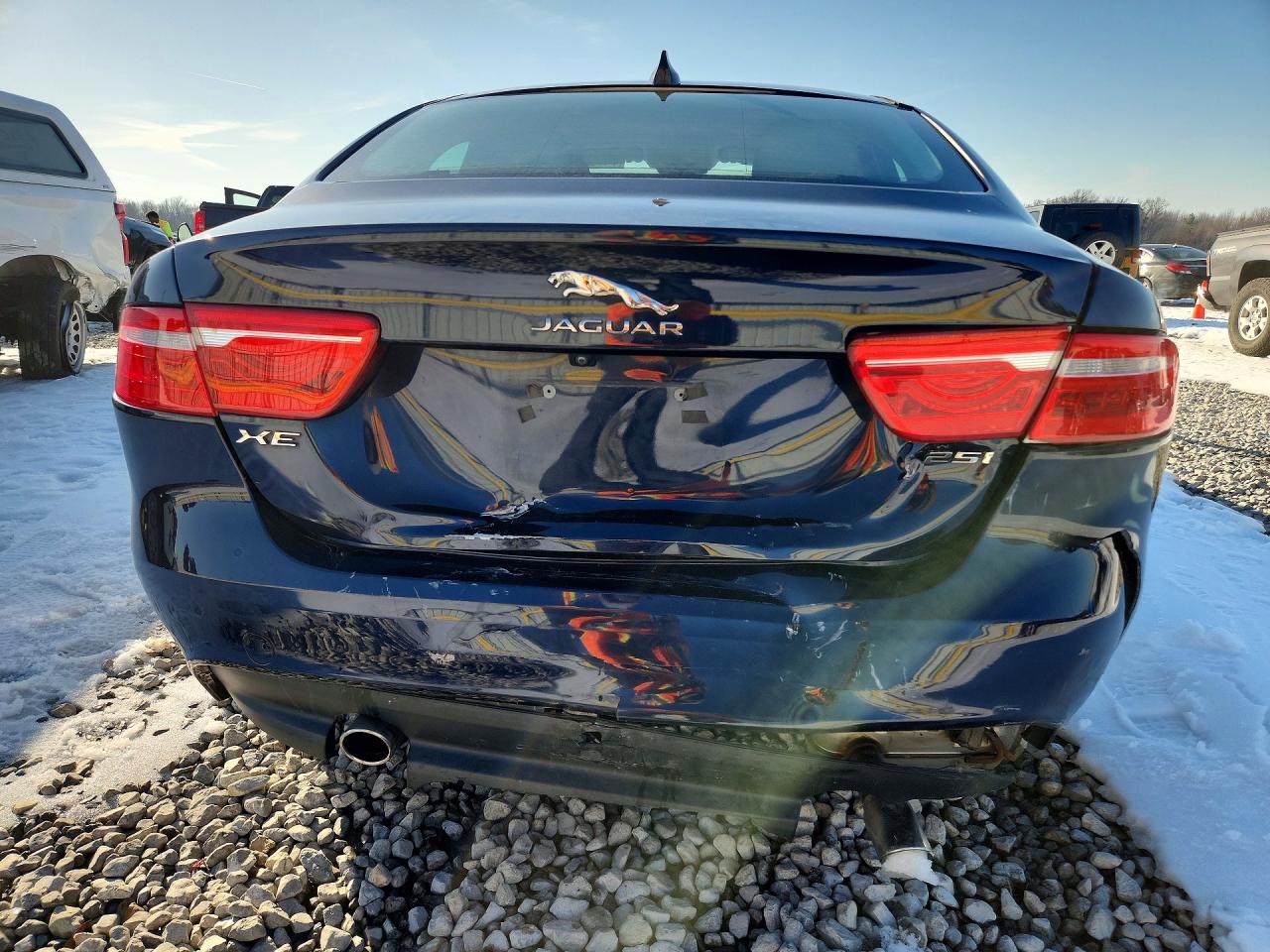 2017 JAGUAR XE PREMIUM photo 6