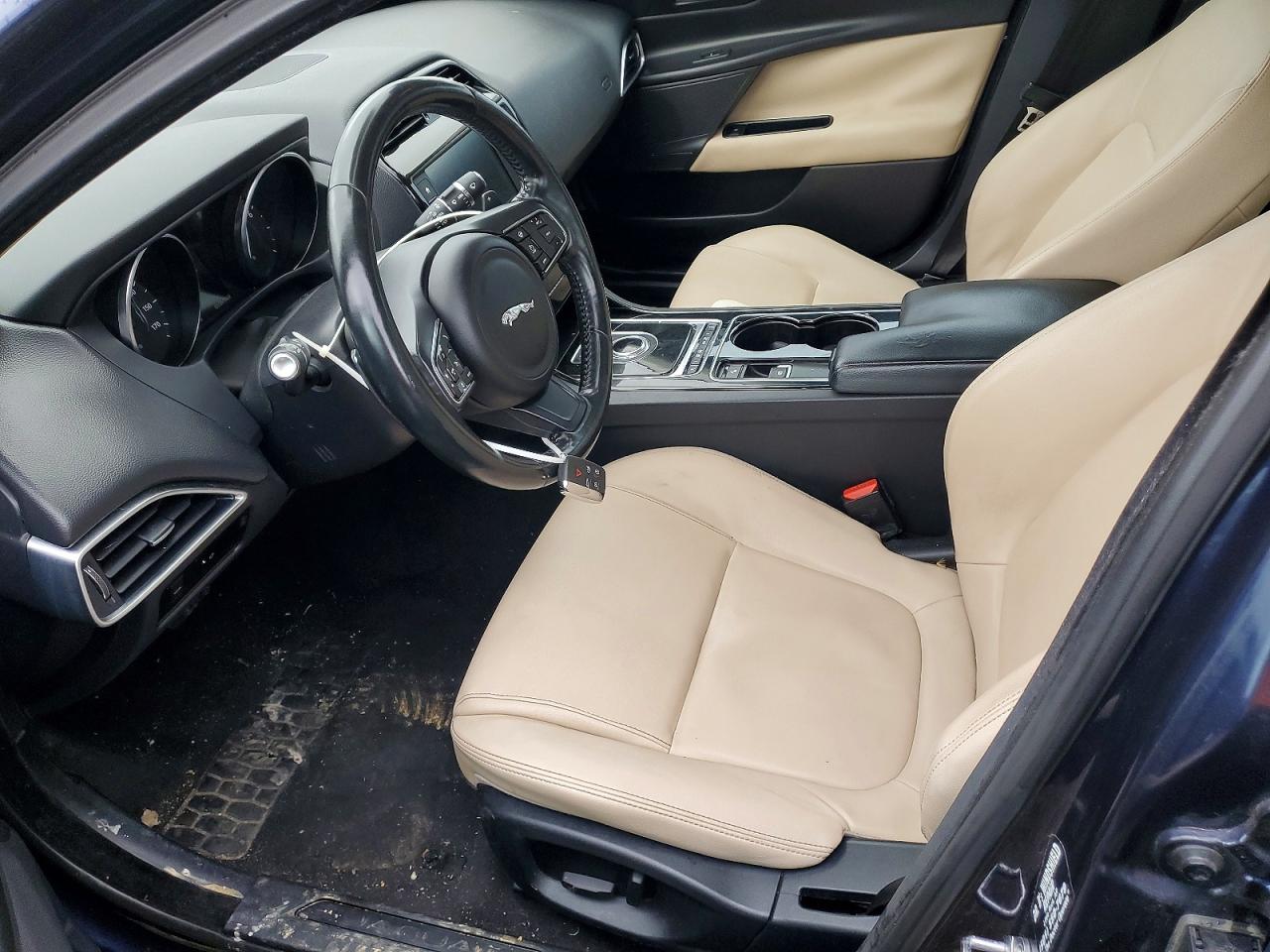 2017 JAGUAR XE PREMIUM photo 7