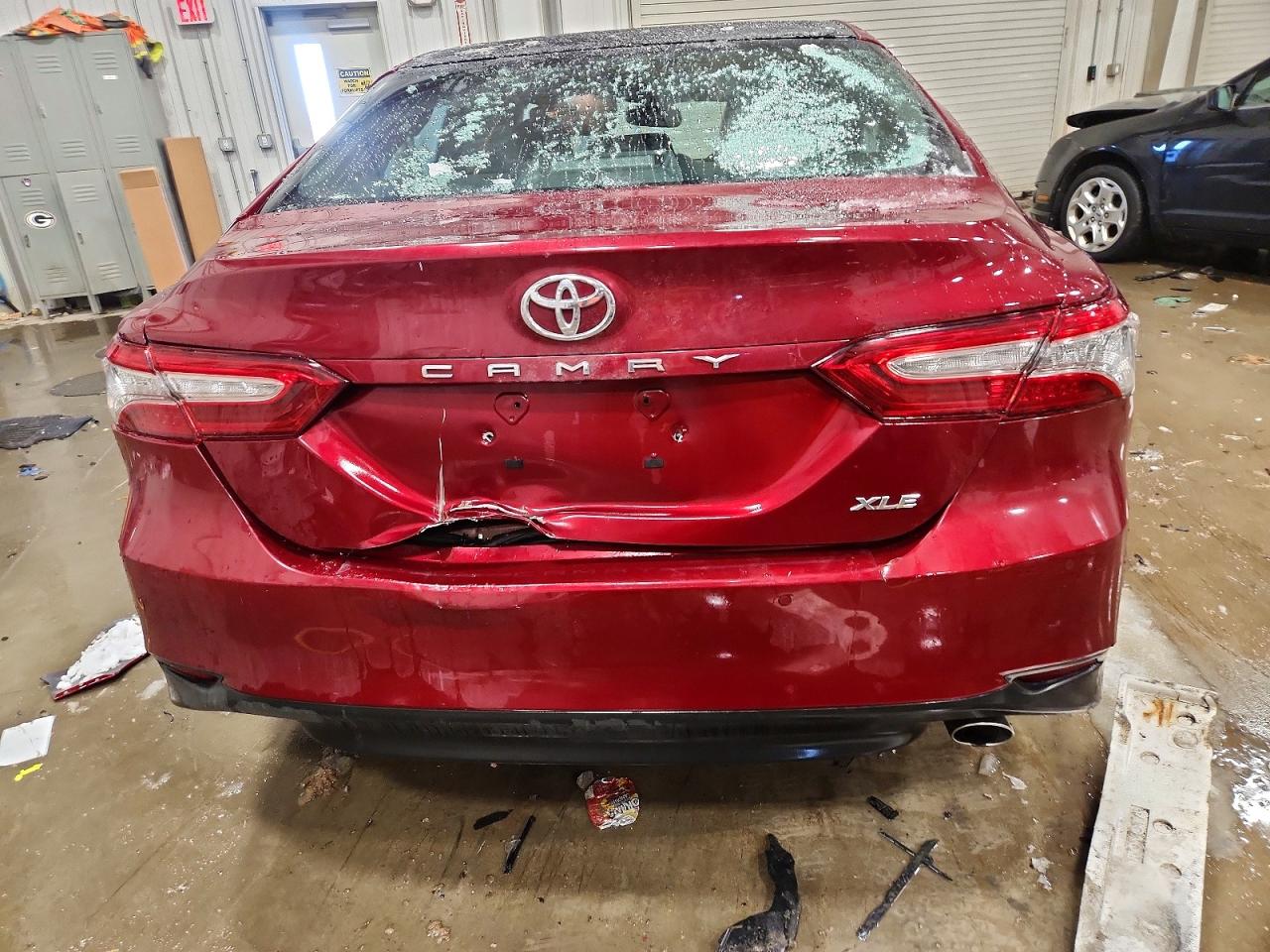 2018 TOYOTA CAMRY XLE photo 16