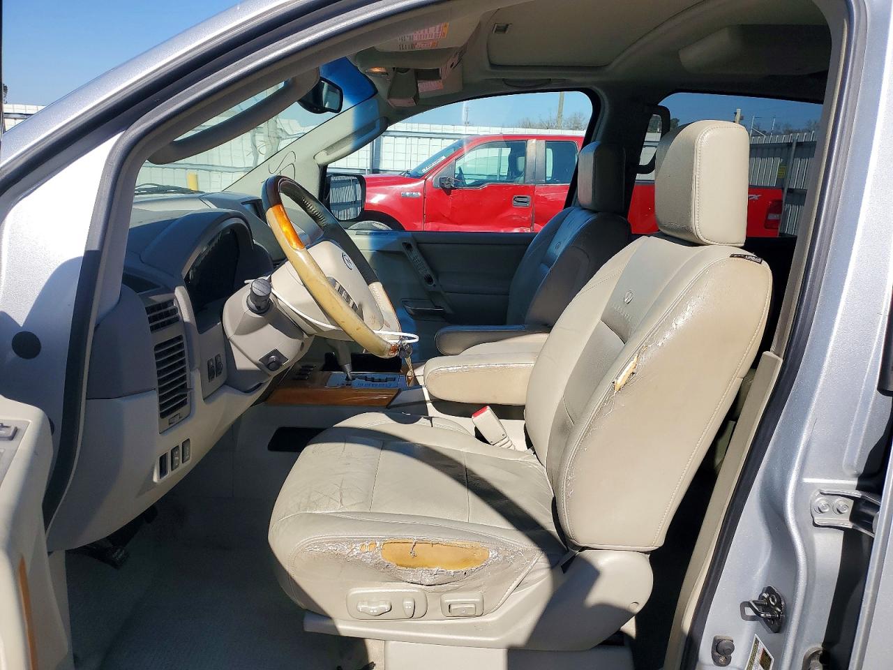 2004 INFINITI QX56 BASE photo 13