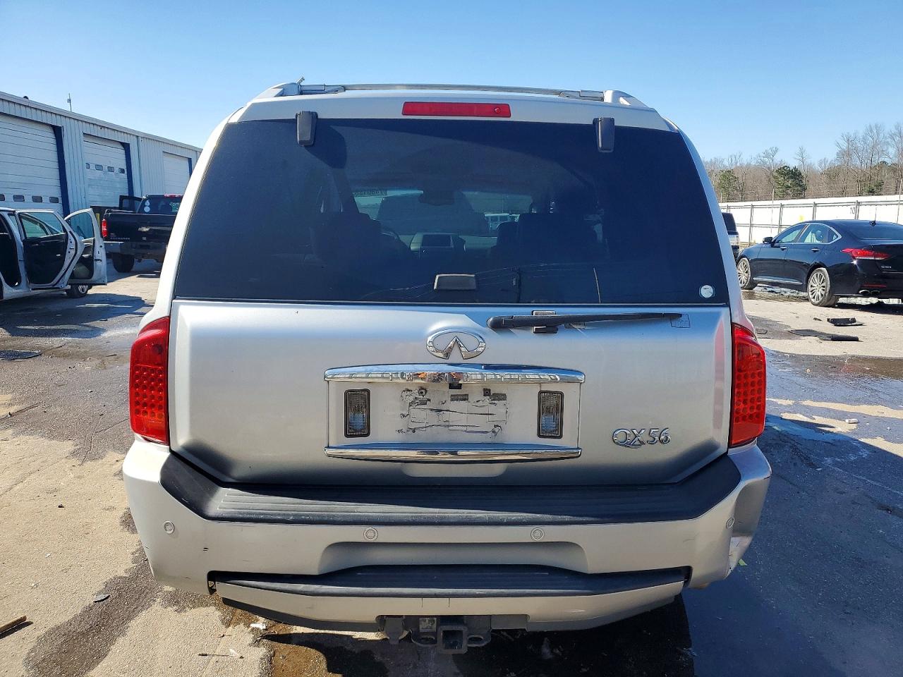 2004 INFINITI QX56 BASE photo 11