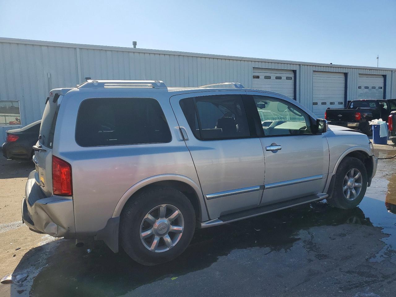 2004 INFINITI QX56 BASE photo 5