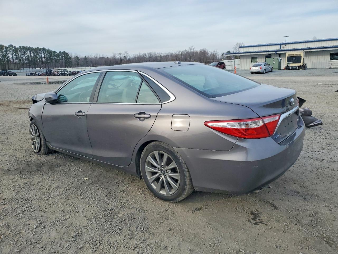 2017 TOYOTA CAMRY XSE photo 3