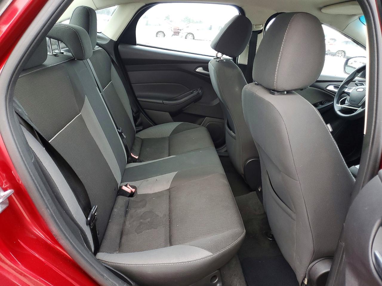 2014 FORD FOCUS SE photo 19