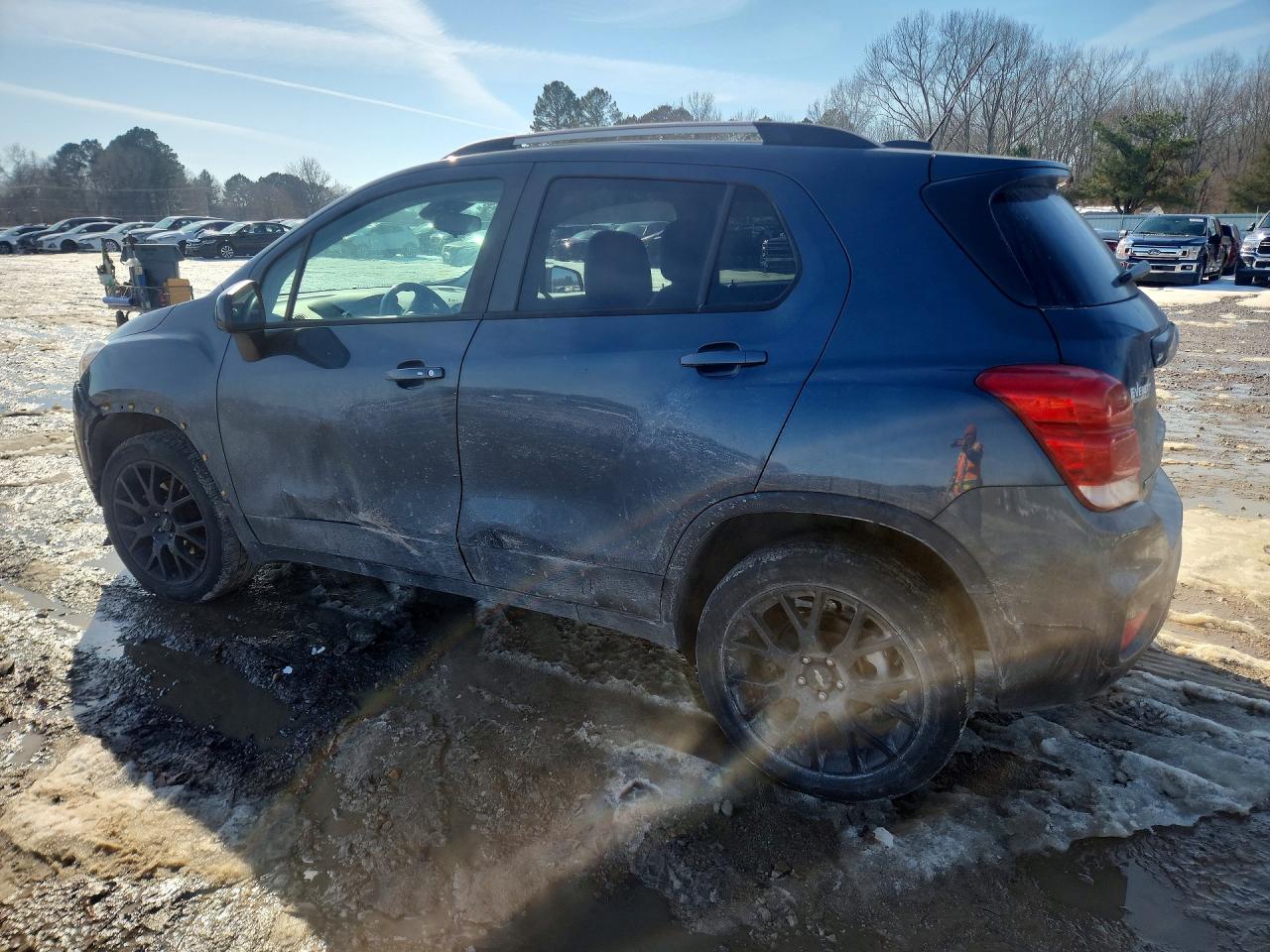 2022 CHEVROLET TRAX 1LT photo 2
