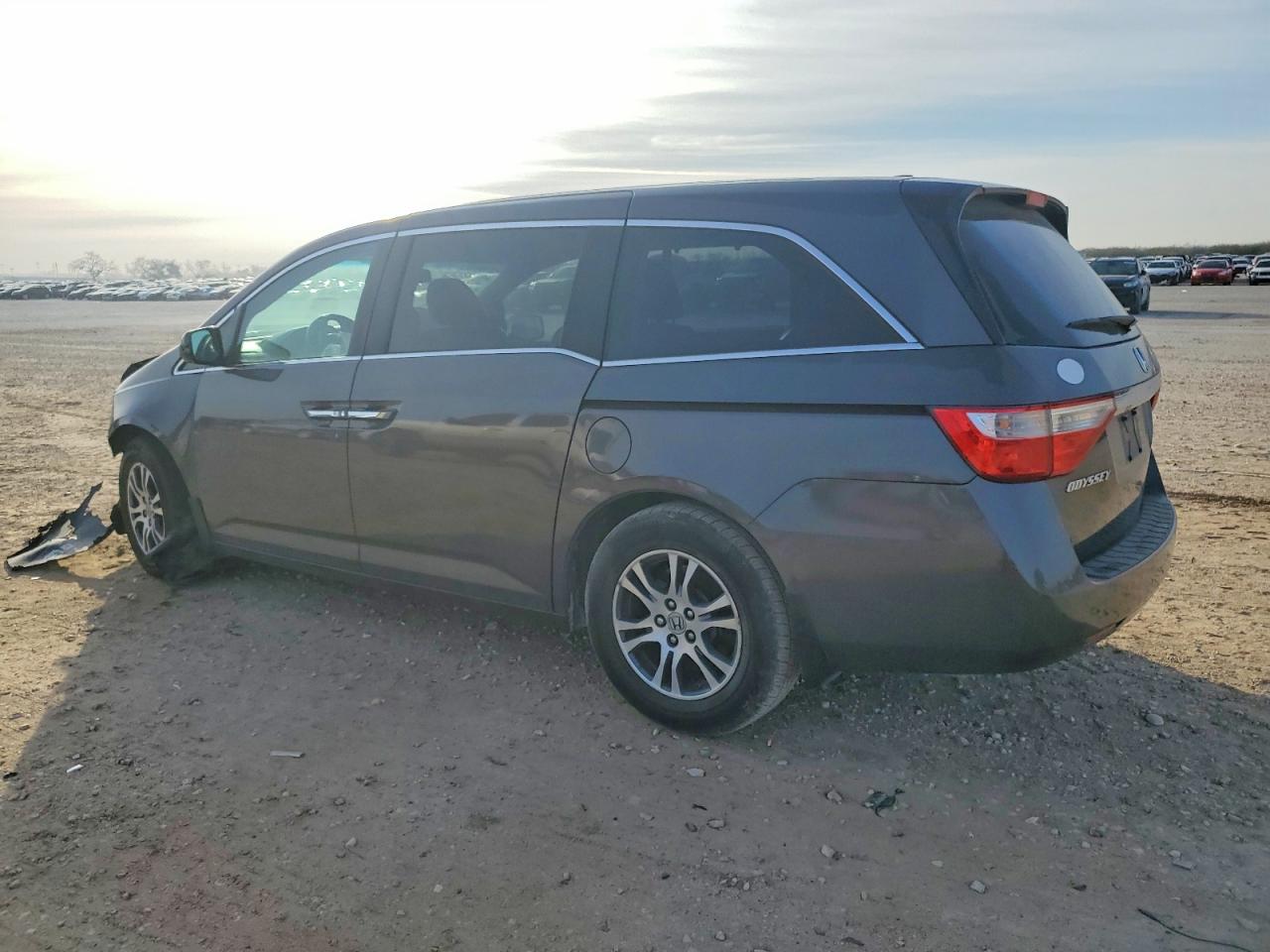 2012 HONDA ODYSSEY photo 3