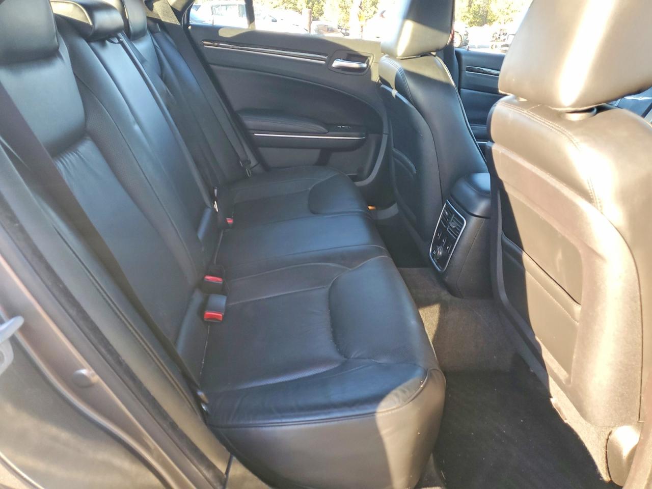 2011 CHRYSLER 300C photo 10