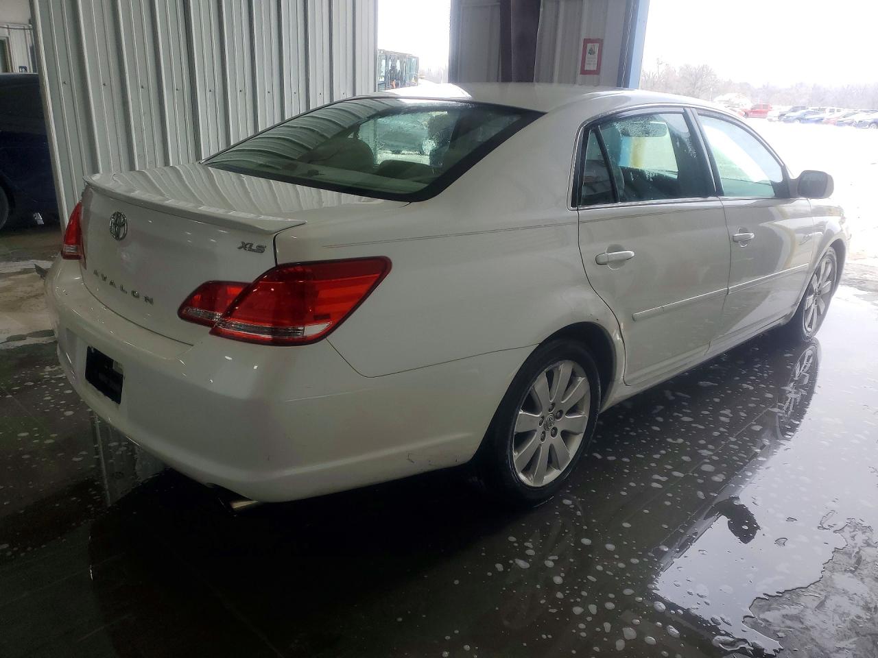 2006 TOYOTA AVALON photo 5