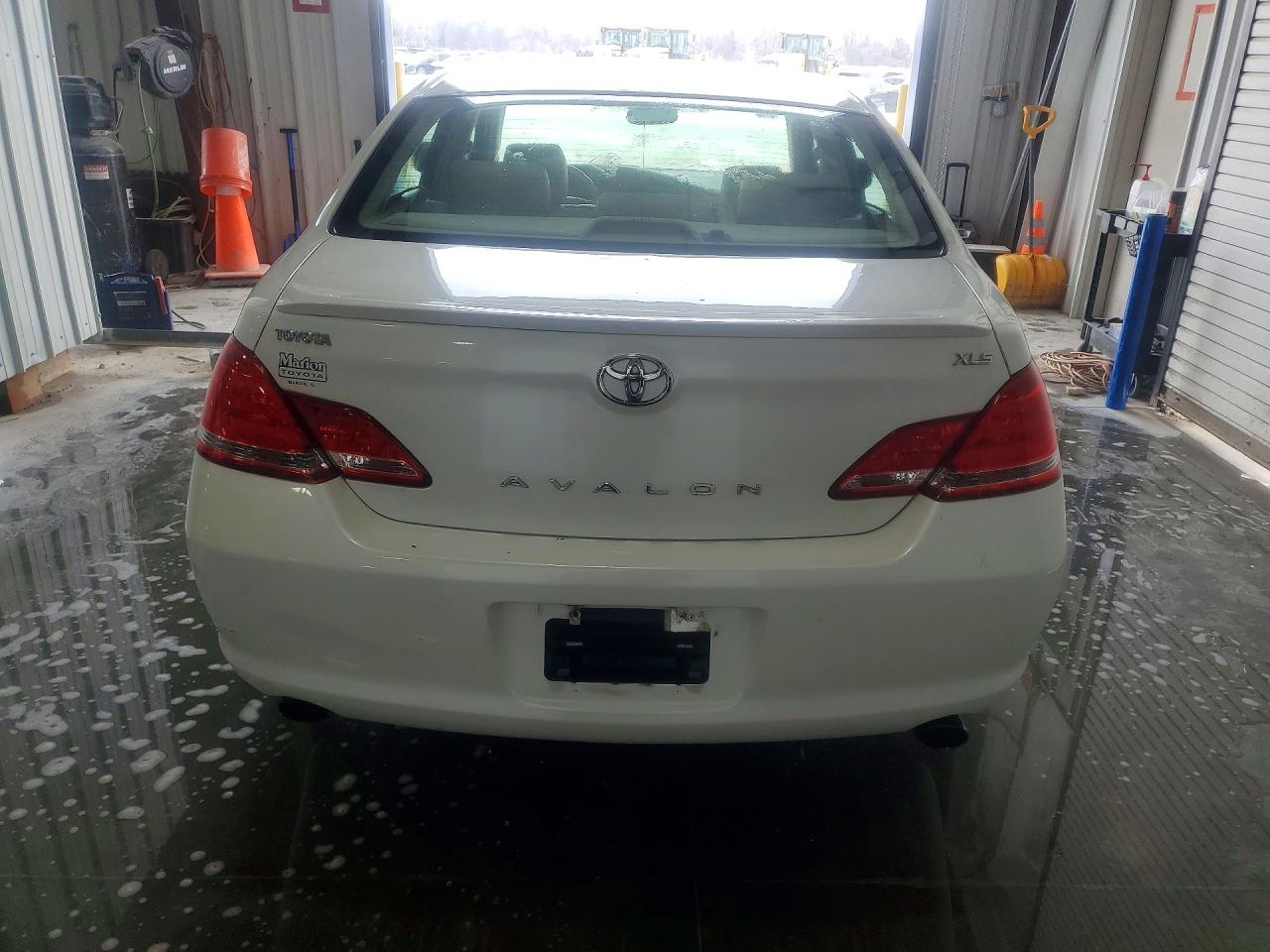 2006 TOYOTA AVALON photo 11