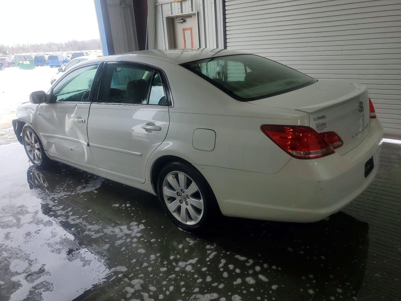 2006 TOYOTA AVALON photo 3