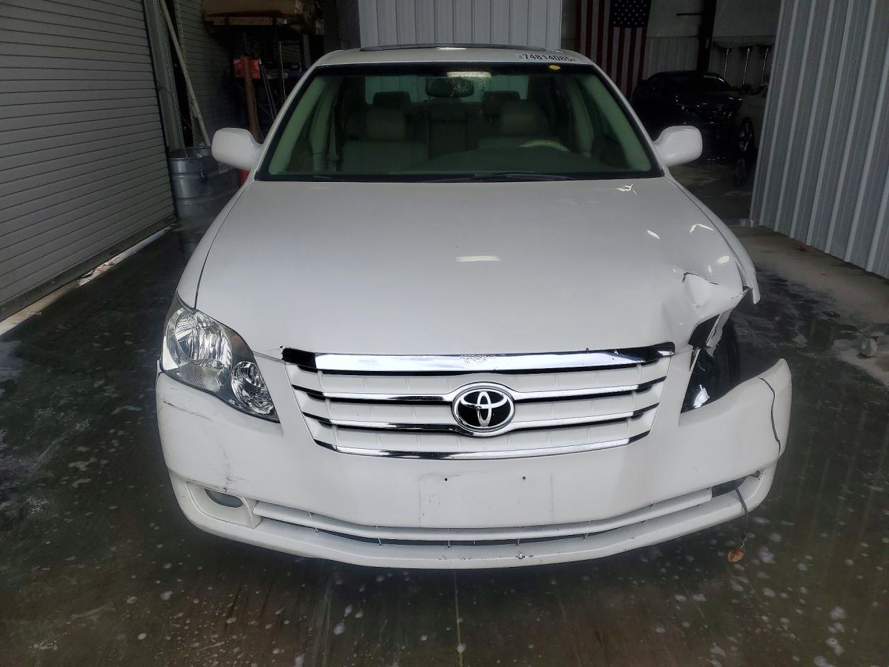 2006 TOYOTA AVALON photo 9
