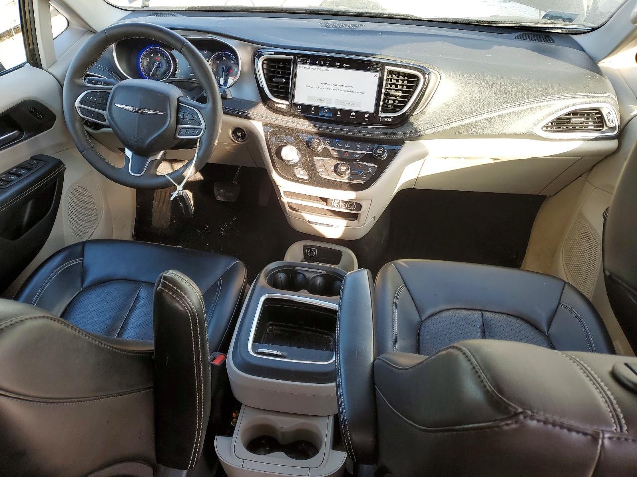 2023 CHRYSLER PACIFICA TOURING L photo 15