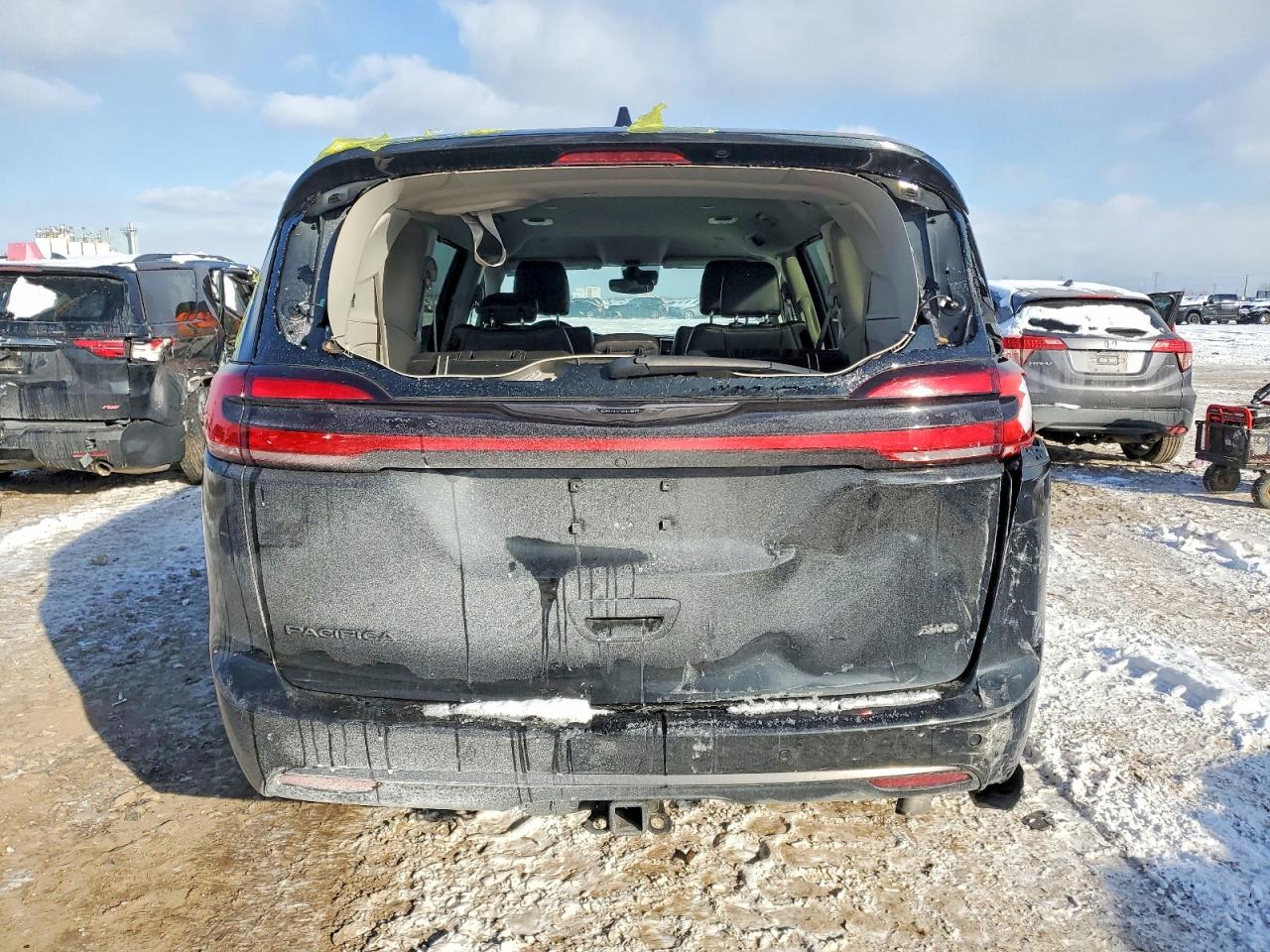 2023 CHRYSLER PACIFICA TOURING L photo 11