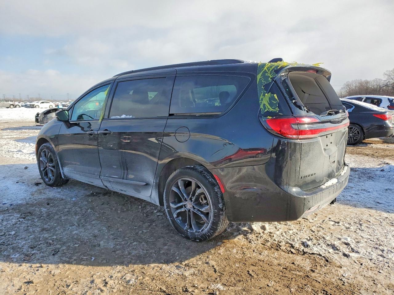 2023 CHRYSLER PACIFICA TOURING L photo 3
