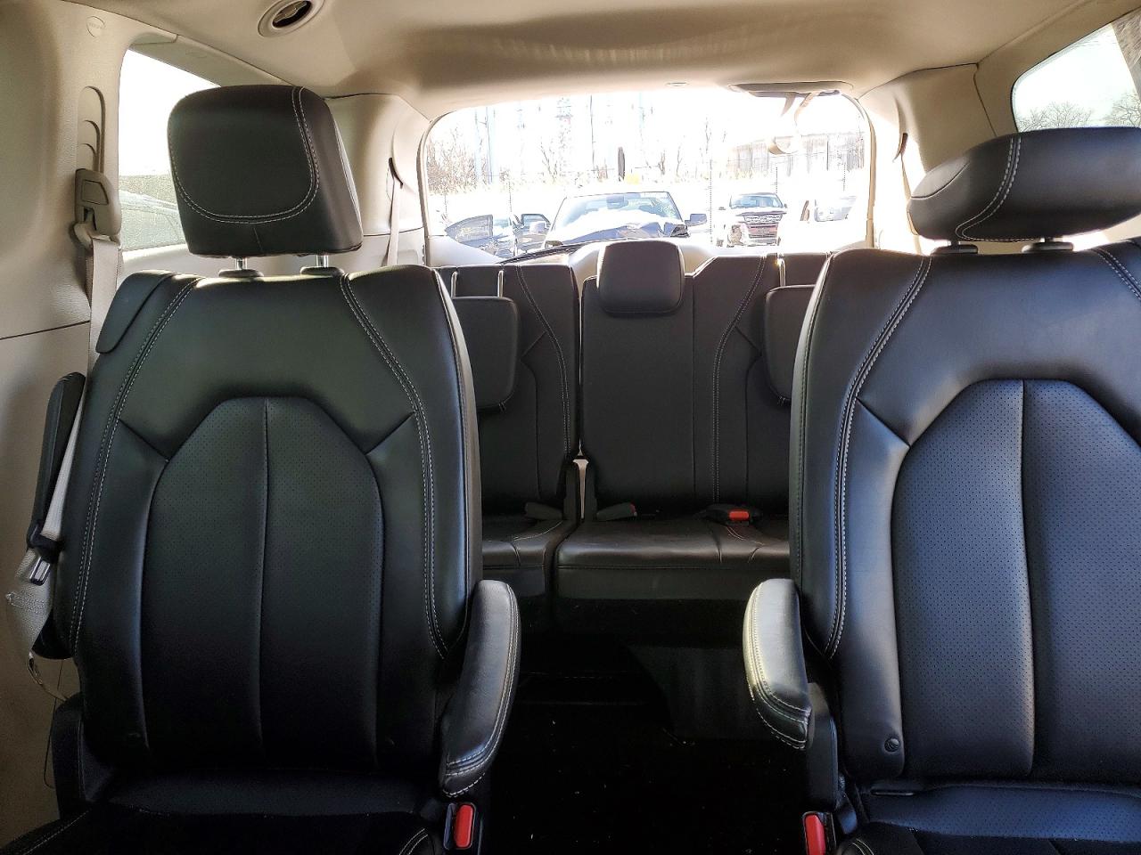 2023 CHRYSLER PACIFICA TOURING L photo 19