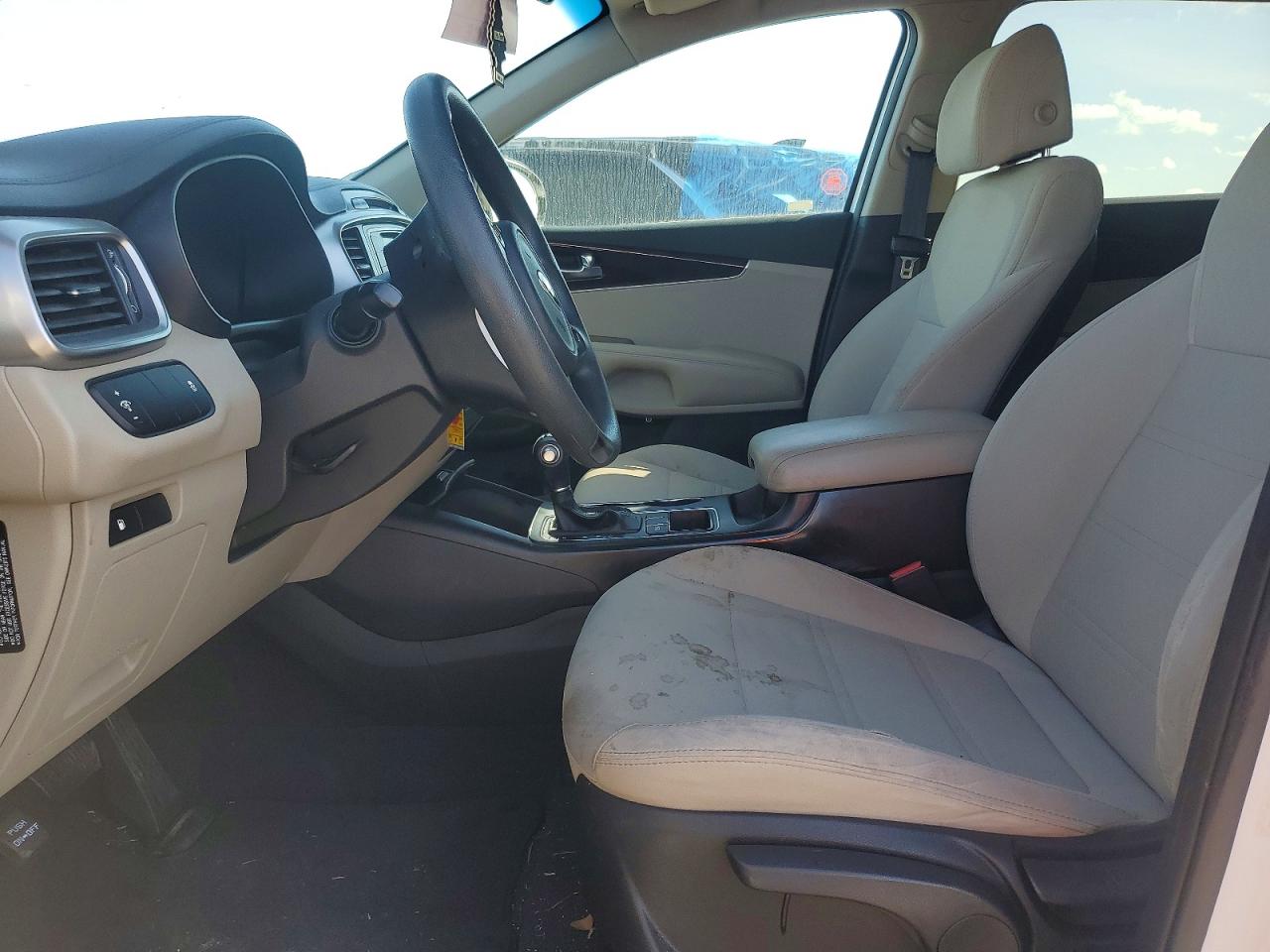 2017 KIA SORENTO photo 13