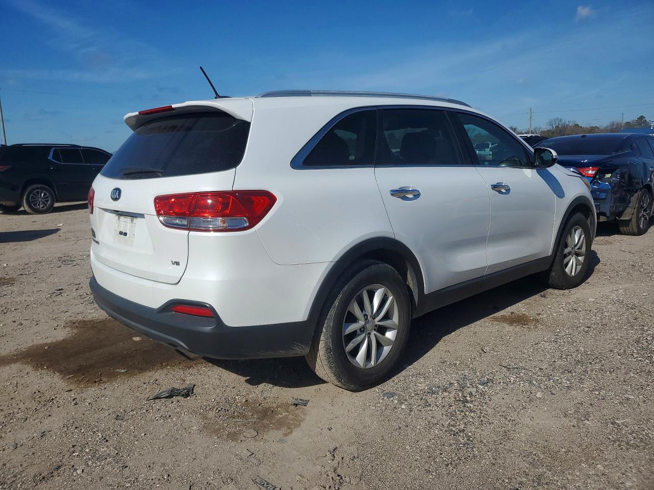 2017 KIA SORENTO photo 5