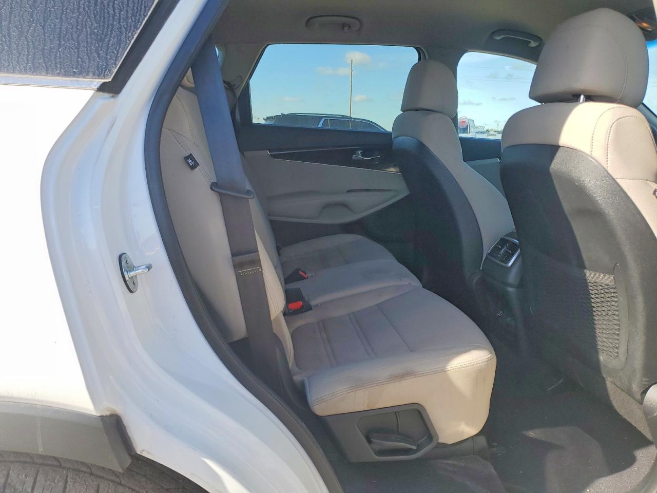 2017 KIA SORENTO photo 19