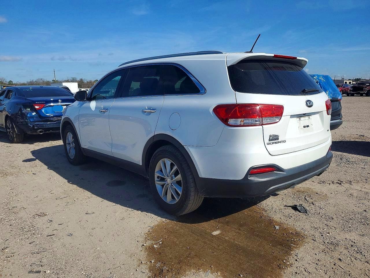 2017 KIA SORENTO photo 3